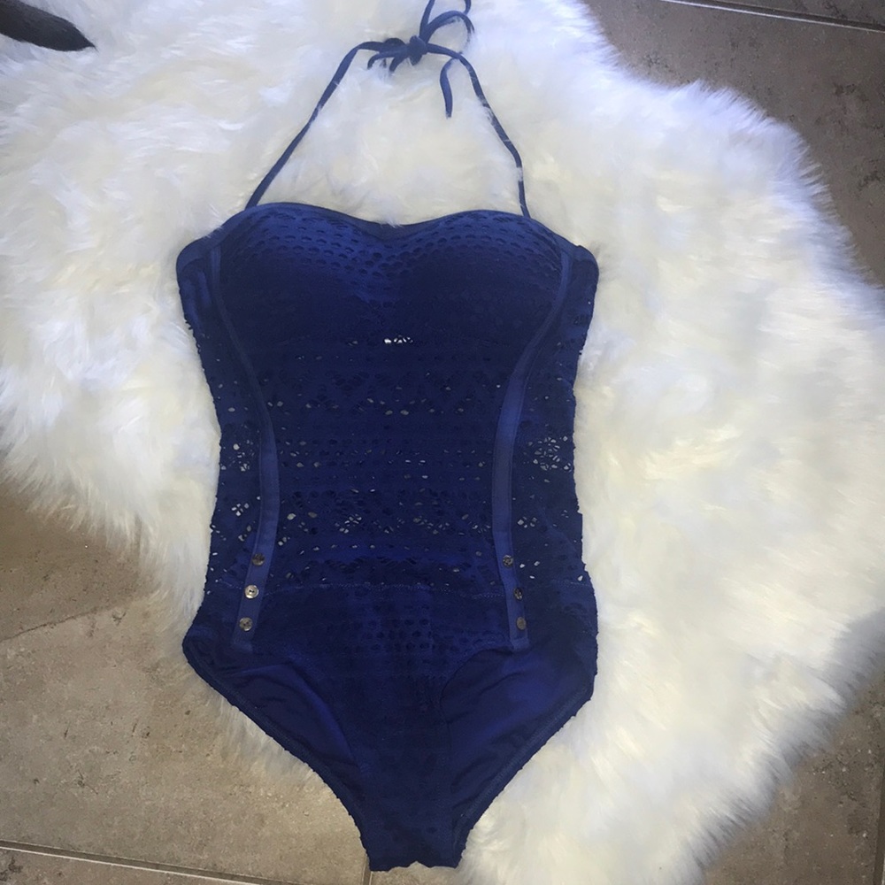 NWOT! “PICK PINK” peak-a-boo belly Navy Blue Swimsuit